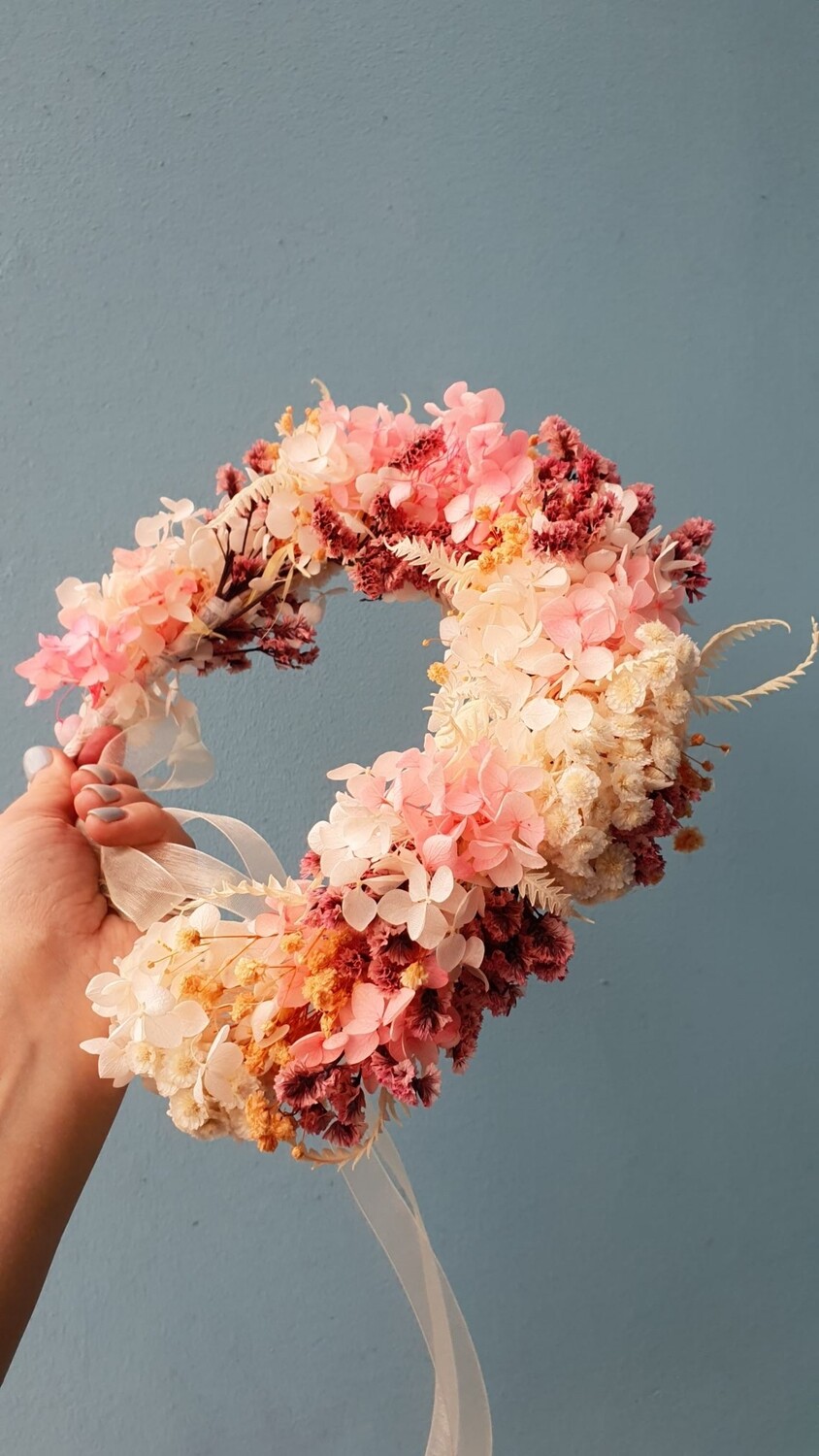 Wreath White and pink dried flowers head