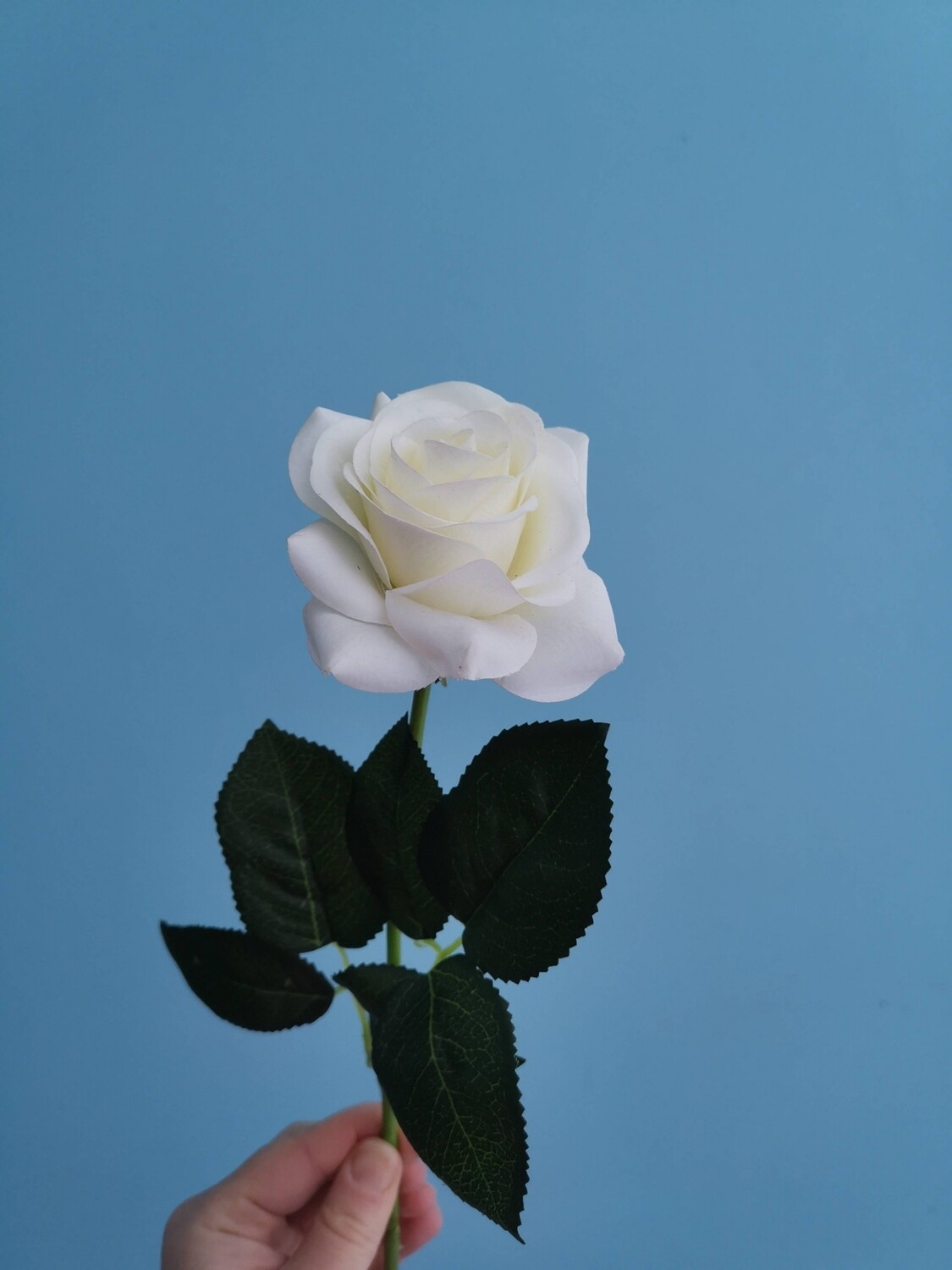 Роза белая искусственная
