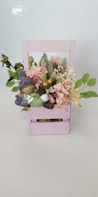 Композиция Садовник в шиповнике из сухоцветов и цветов ручной работы