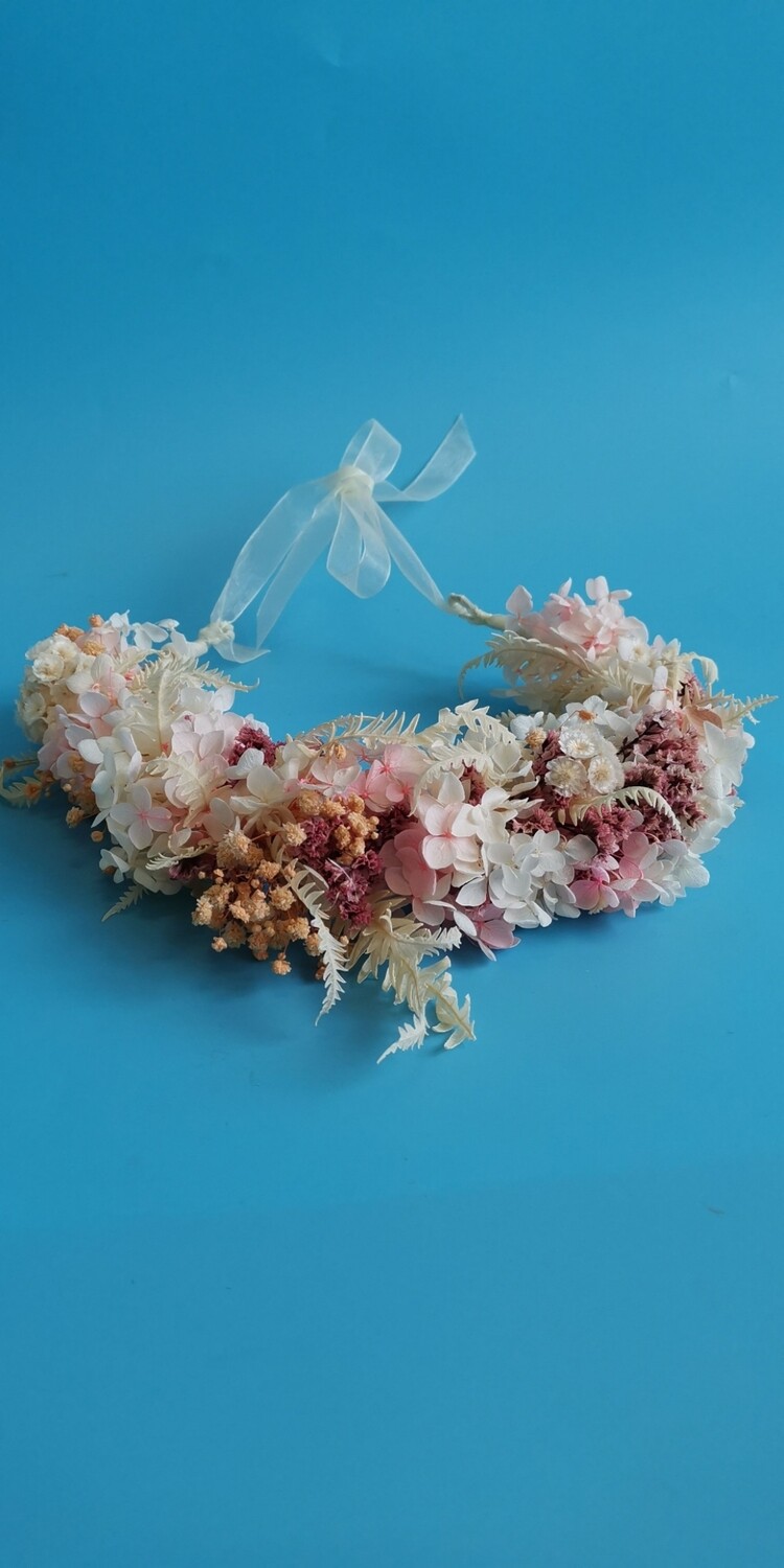 Wreath White and pink dried flowers head
