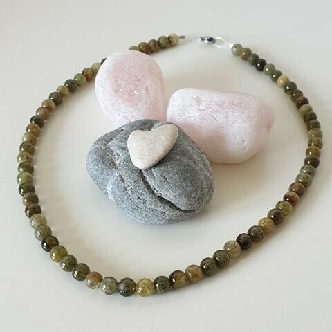 Collier grenat vert 6mm