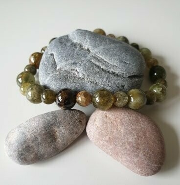 Bracelet grenat vert 9 et 6 mm