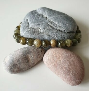 Bracelet grenat vert 6 mm