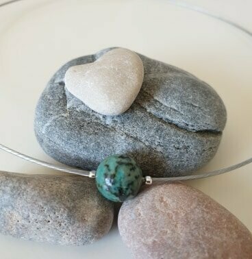 Tour de cou rigide turquoise africain G