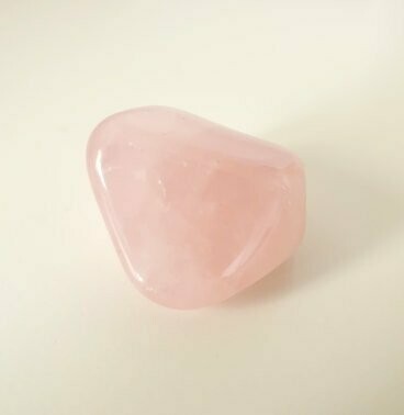 Galet de quartz rose poli