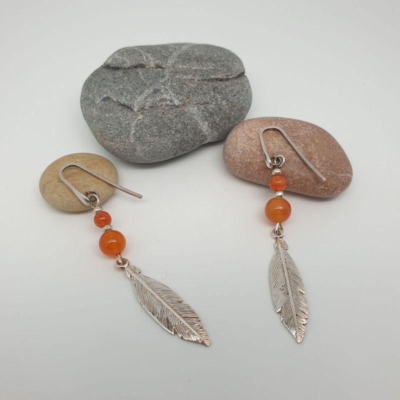 Boucles cornaline plume amérindienne