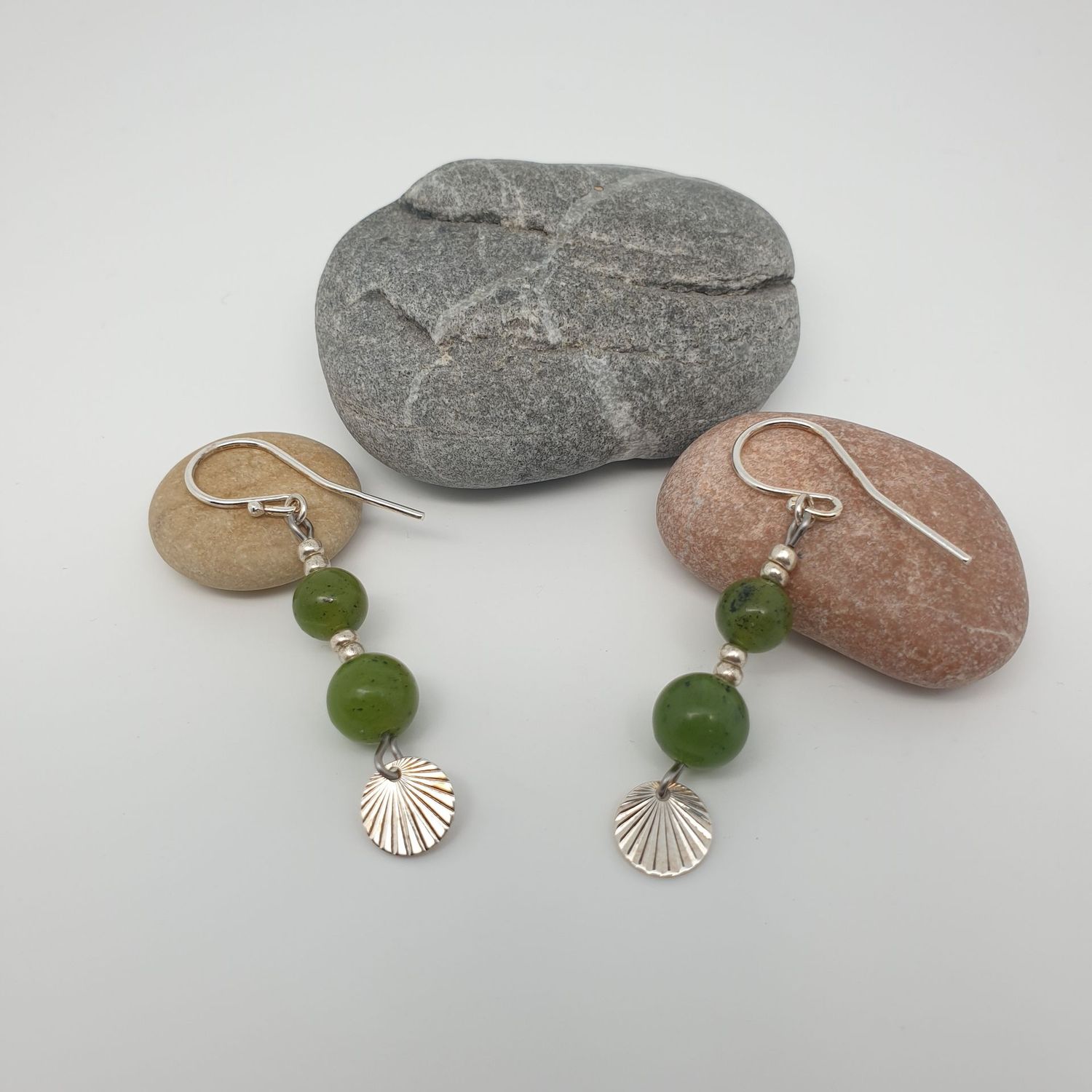 Boucles jade coquillage