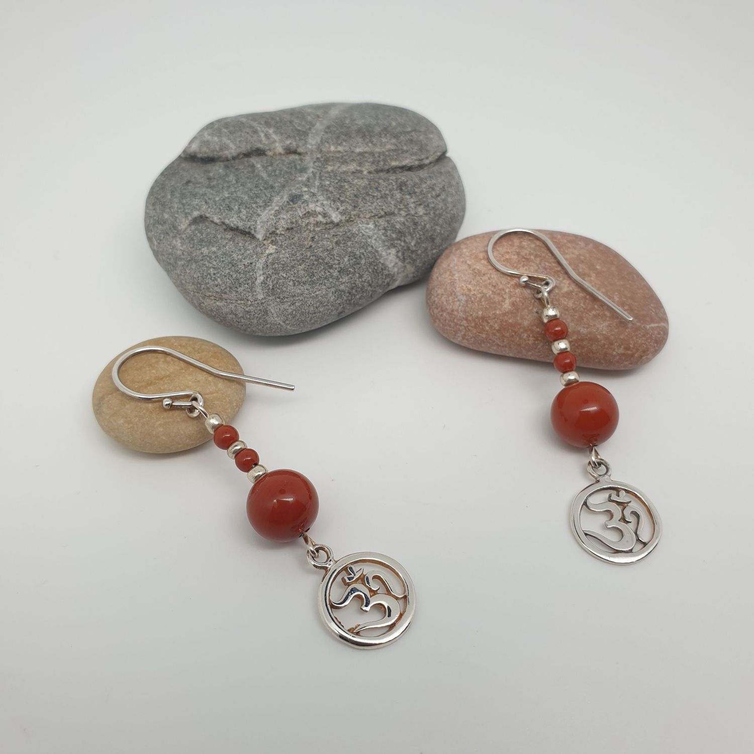 Boucles jaspe rouge Om