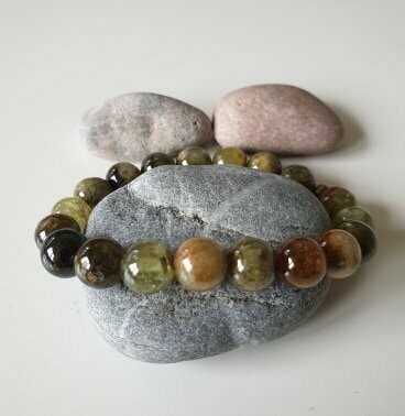 Bracelet grenat vert 9 mm