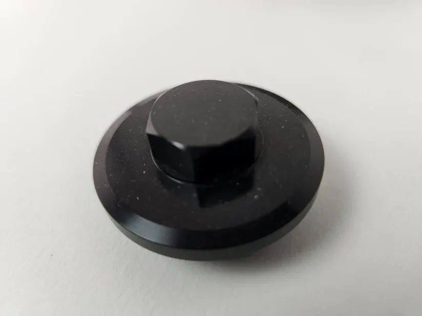 Crankshaft Inspection Plug Suzuki Hayabusa (99–25), GSXR1000 (01–25), GSXR750 (00–25), GSXR600 (01–25)