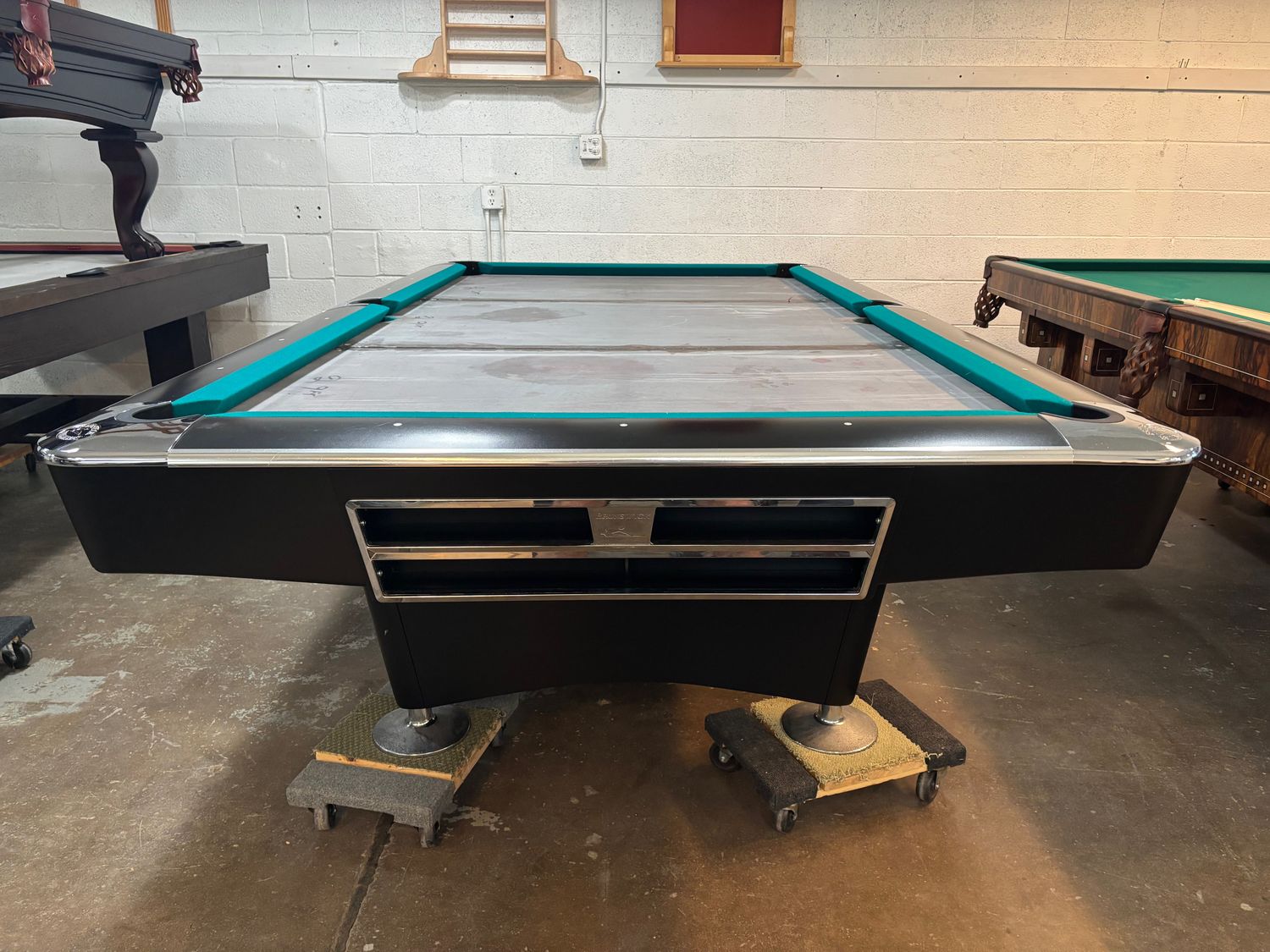 9&#39; Brunswick Gold Crown IV Pool Table