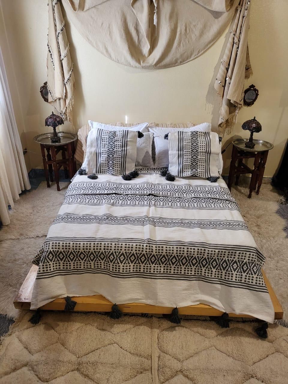 Manta pompones Leila Tribal 300 x200