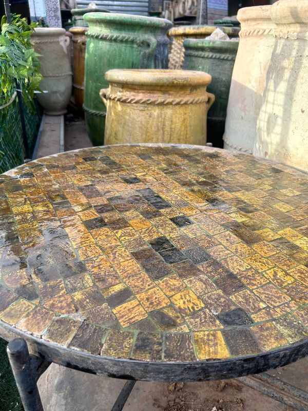 Mesa Zellige Tamegroute oscuro desde