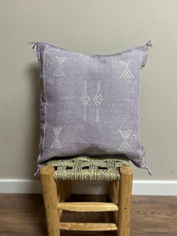 Cojín Sabra Charkia Morado Pastel