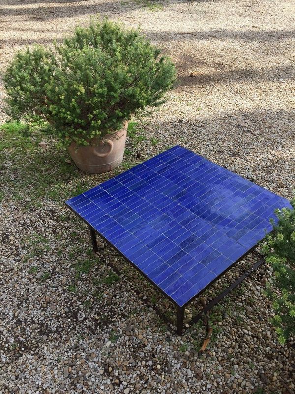 Mesa Zellige azul desde