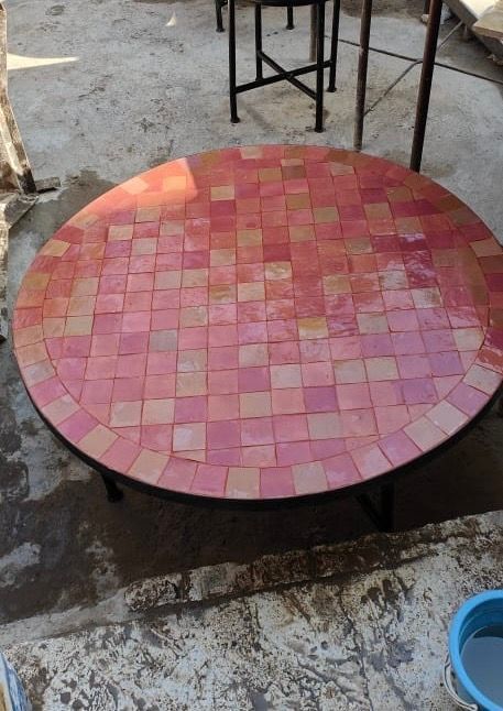 Mesas Zellige rosa desde