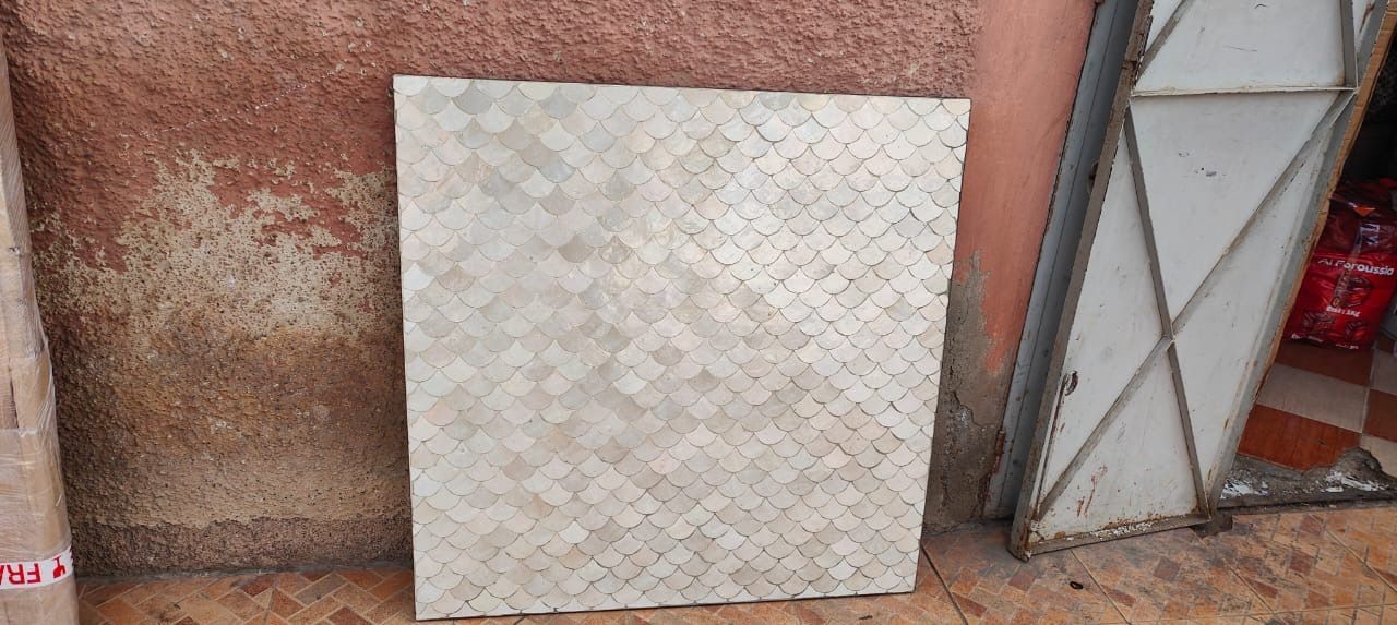 Mesa  Zellige escamas white desde