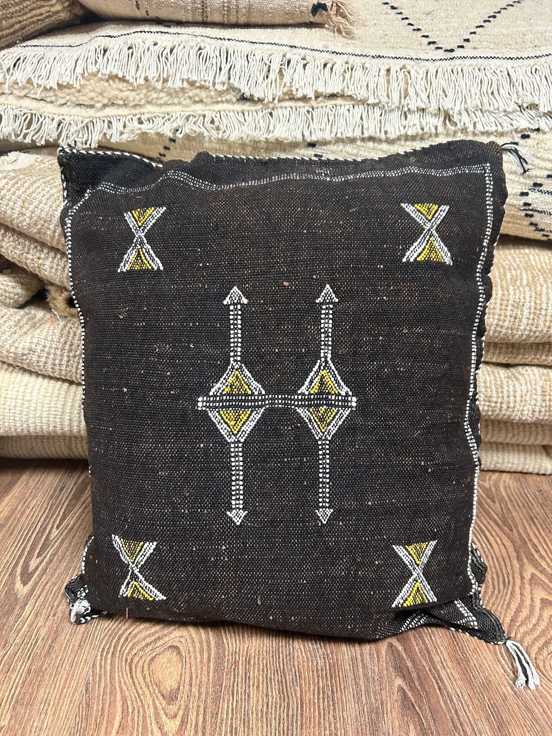 Cojín Sabra Charkia Marrón Oscuro