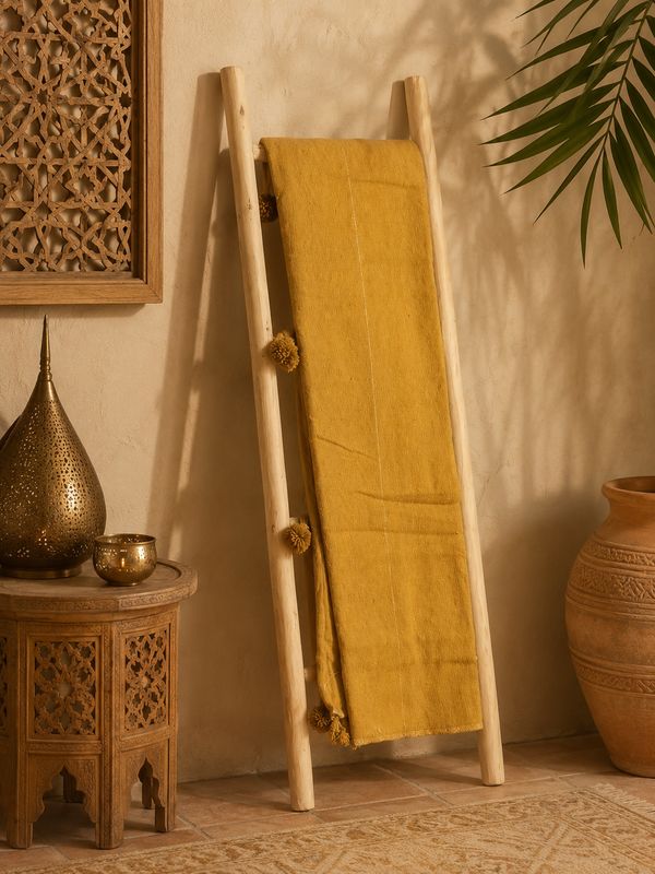 Manta pompones Leila 165x145cm Ocre oscuro