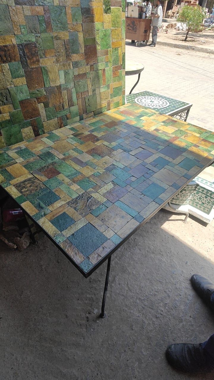Mesa Zellige Tamegroute ocre y verde desde