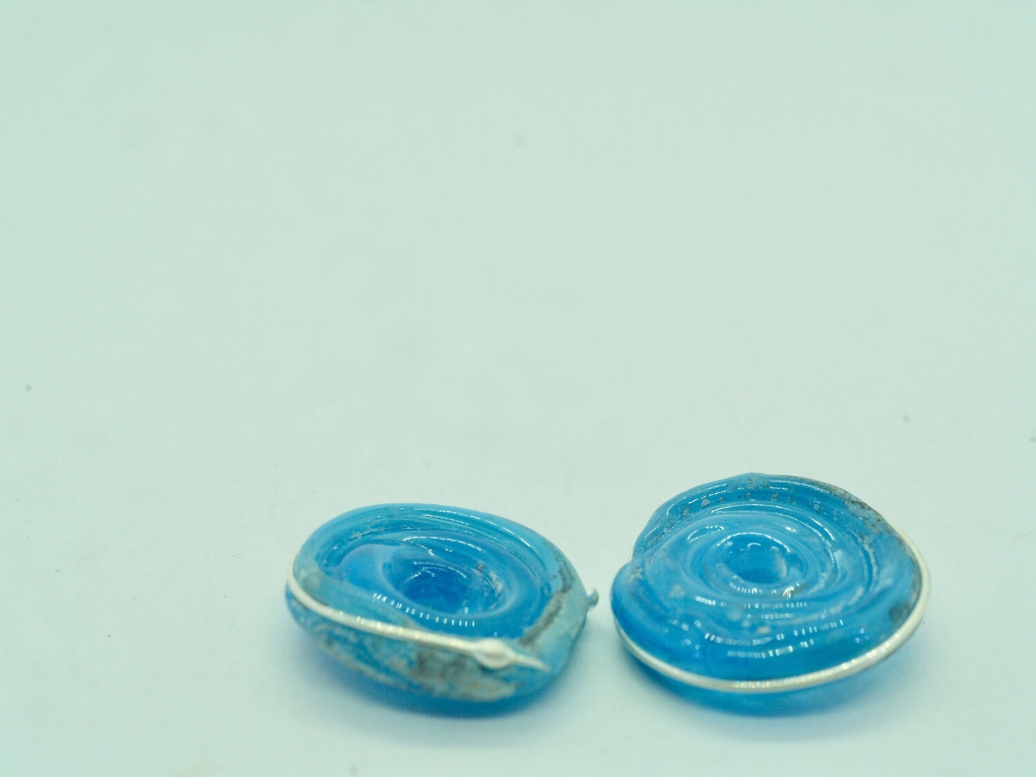 blue disc emubeads with metal inclusions