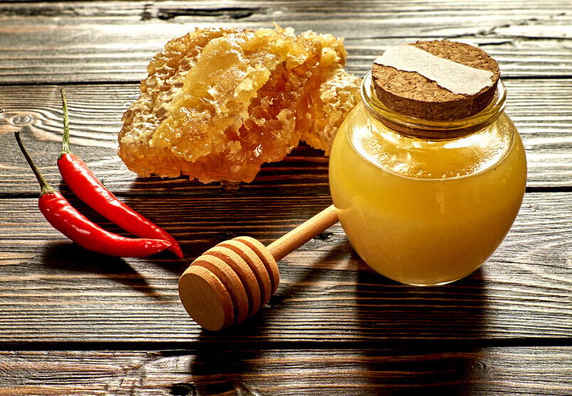 SERRANO CHILI HONEY WINE VINEGAR SERRANO CHILI HONEY WINE VINEGAR