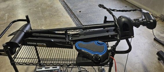 Minn Kota Maxxum® 70/BG Freshwater - Bow Mount - Trolling Motor - 24V-70lb-42&quot;/USED *IN STORE PICK-UP ONLY*