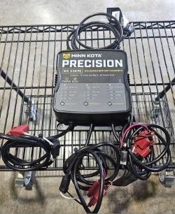 MINN KOTA ON-BOARD PRECISION CHARGER MK-330 PCL 3 BANK X 10 AMP LI OPTIMIZED CHARGER/USED