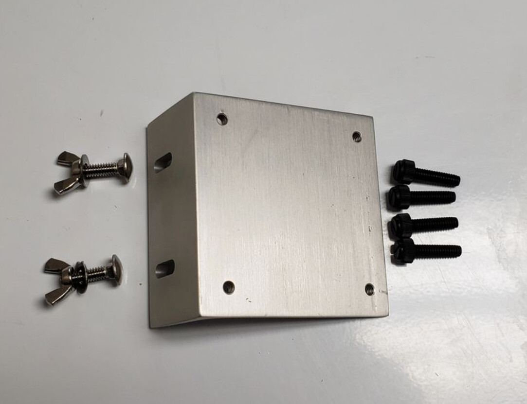 TRACKER RAIL (VERSATRACK) ANGLE MOUNT