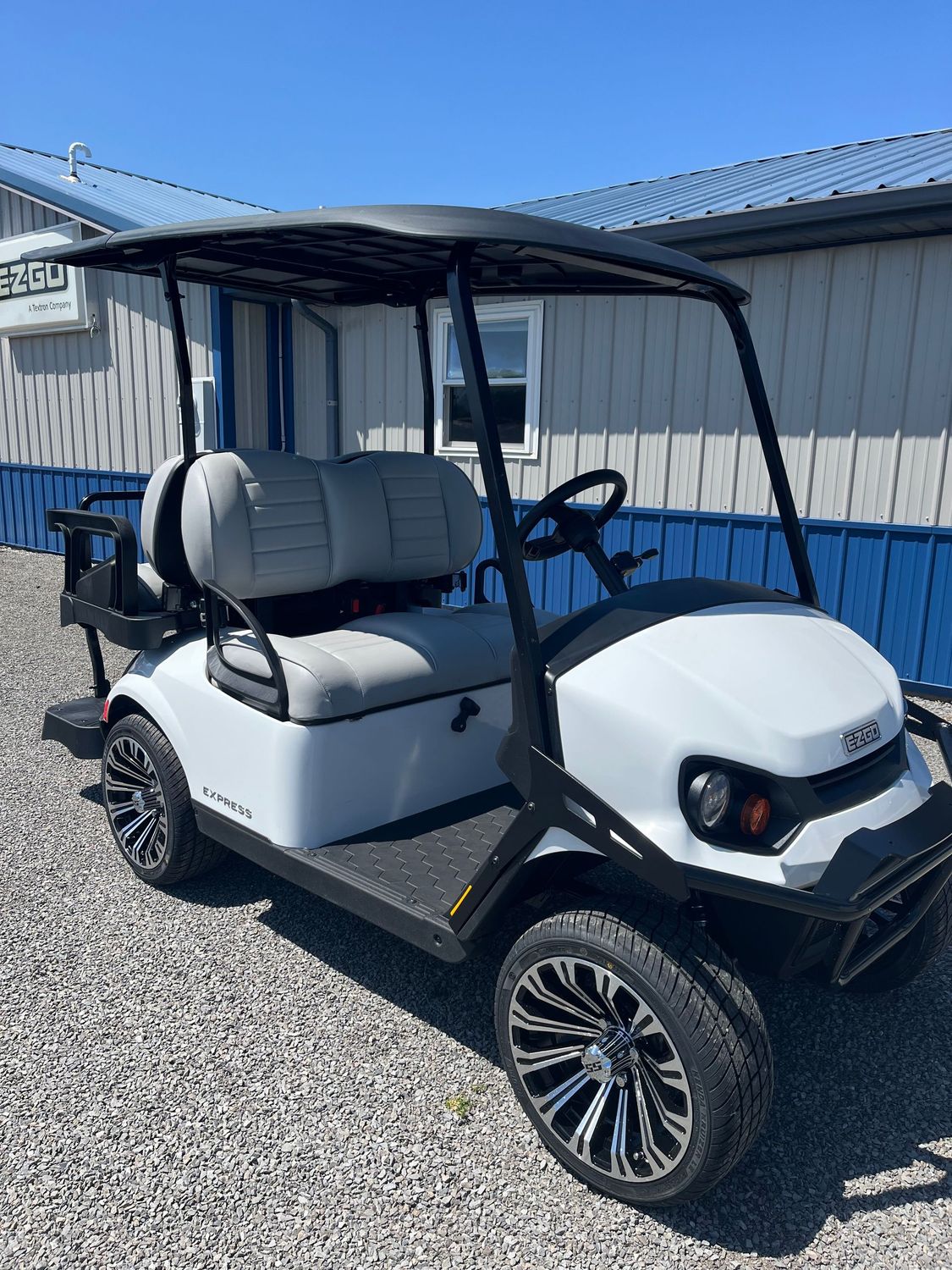 ​2025 EZ Go Express 4 Gas Bright White