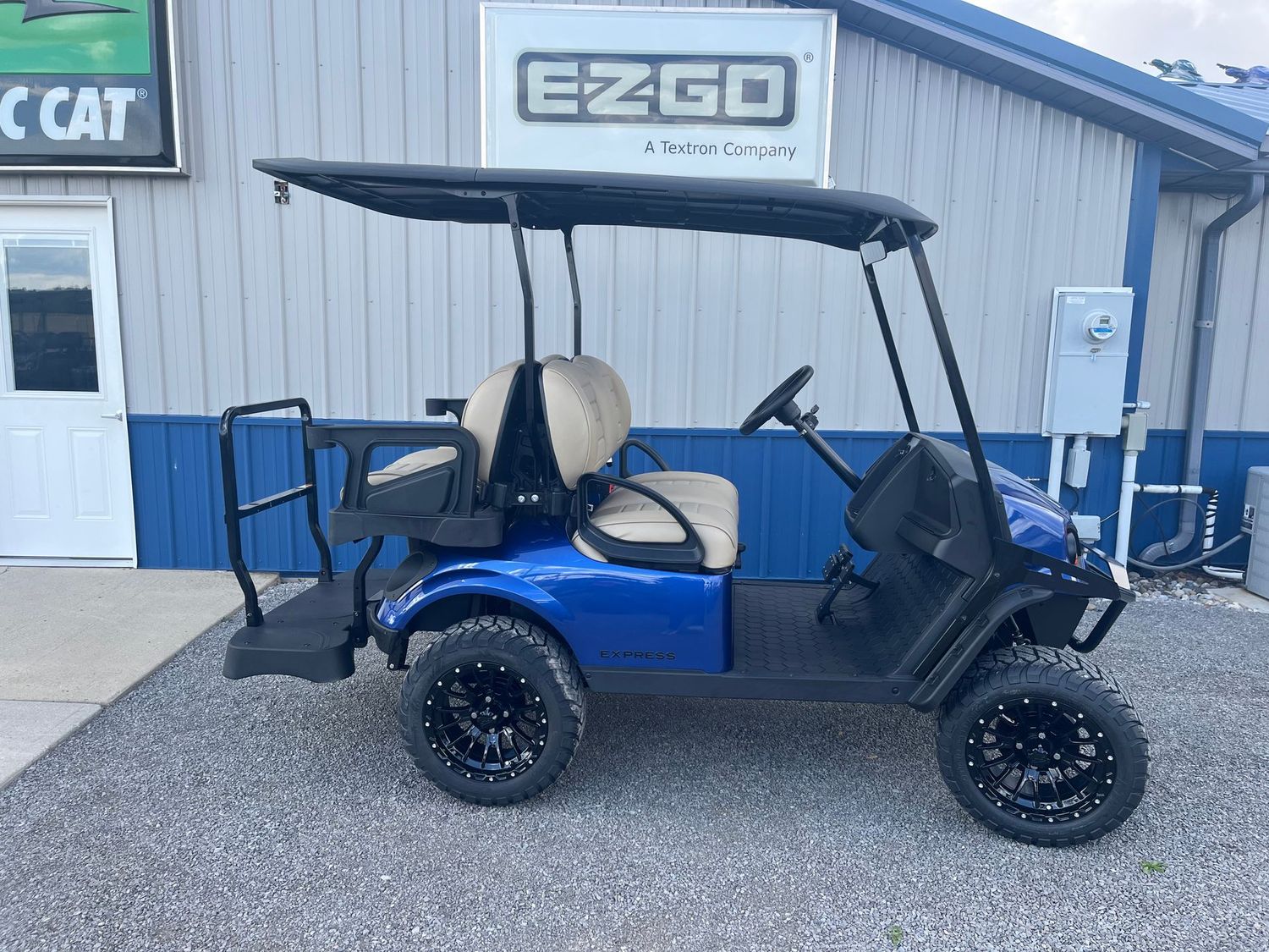 ​2025 EZ Go Express 4 Gas Electric Blue