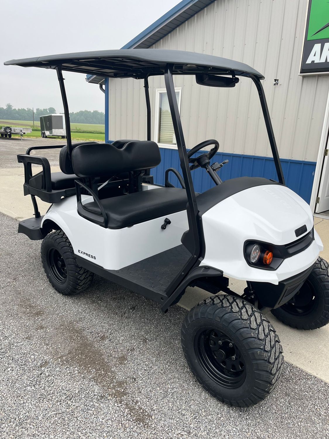 ​2025 EZ Go Express 4 Gas Bright White