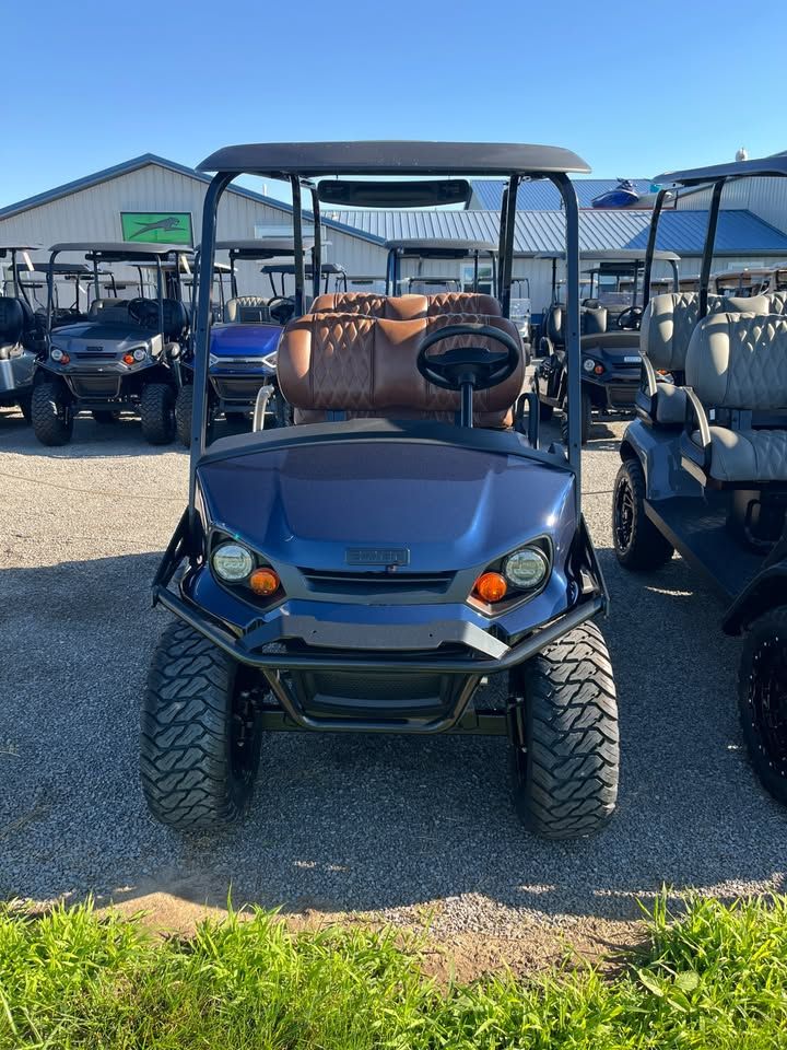 ​2026 E-Z-GO Liberty Elite Lithium Electric Golf Cart in Patriot Blue
