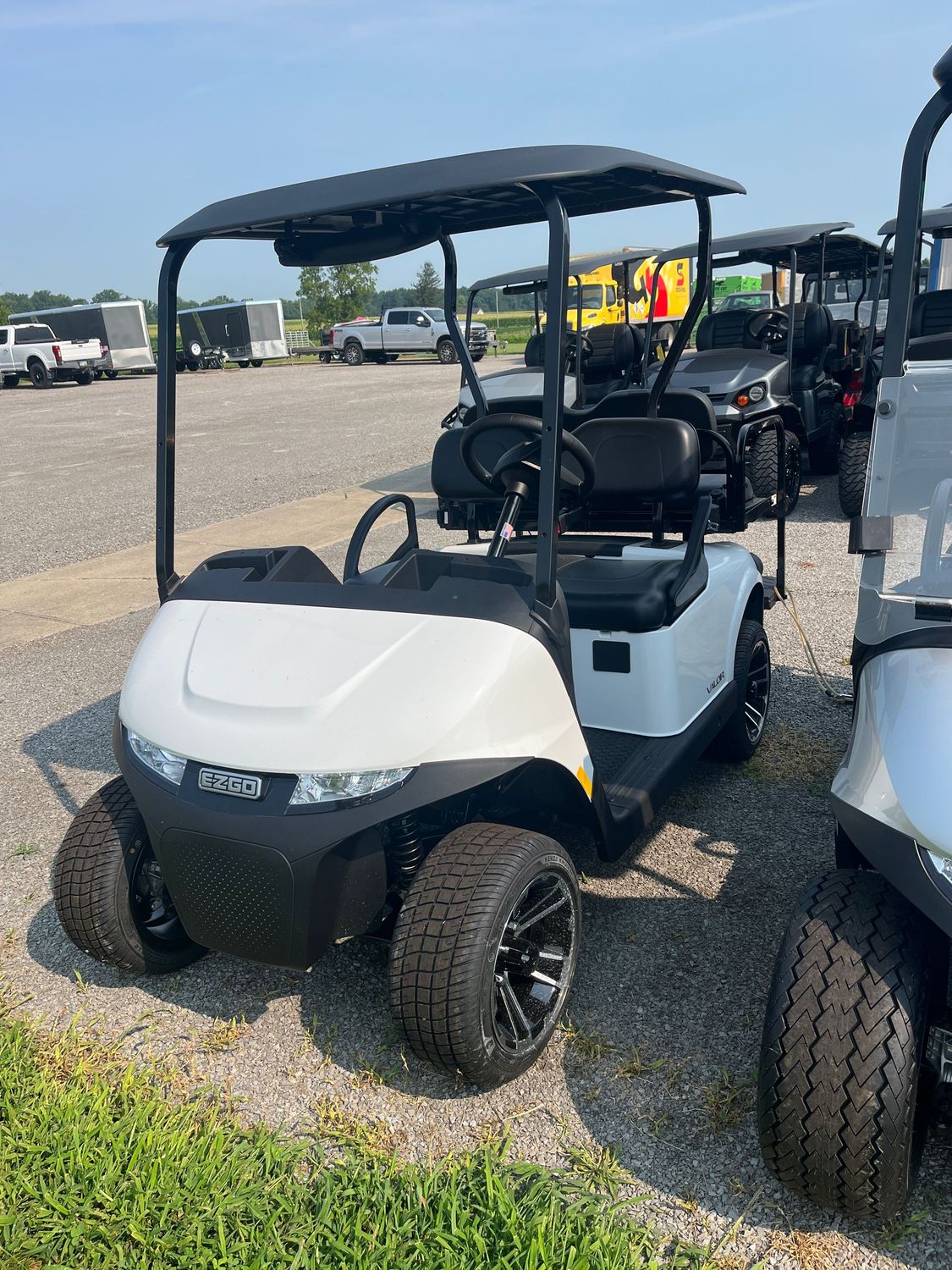 ​NEW 2026 E-Z-GO Valor EX1 Bright White
