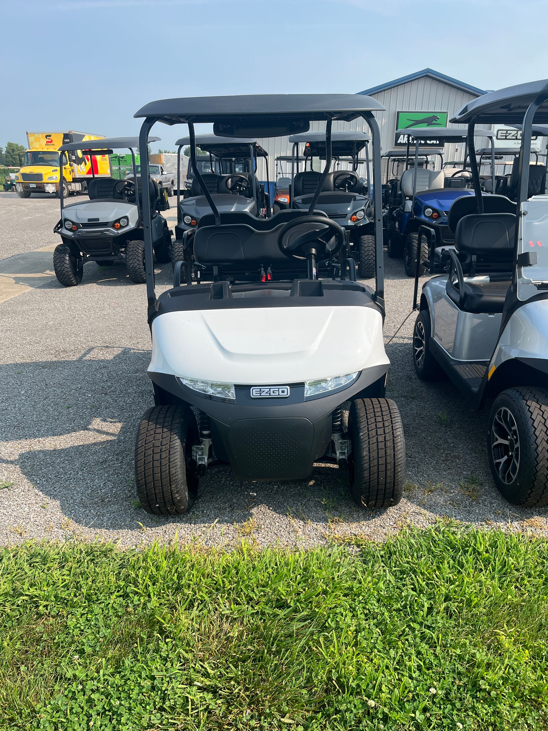 ​NEW 2026 E-Z-GO Valor EX1 Bright White