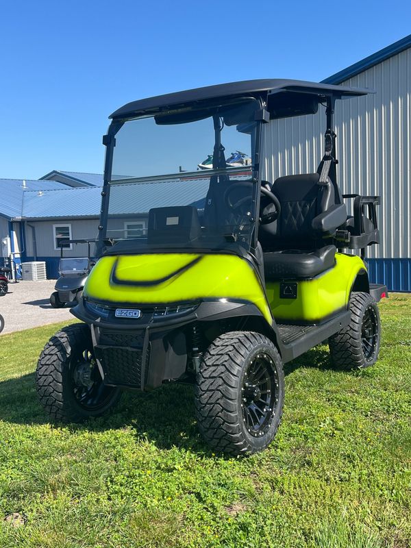 2026 E-Z-GO RXV 4 passenger golf cart Trim: Summit Package: XTL 2026 E-Z-GO RXV 4 passenger golf cart Trim: Summit Package: XTL