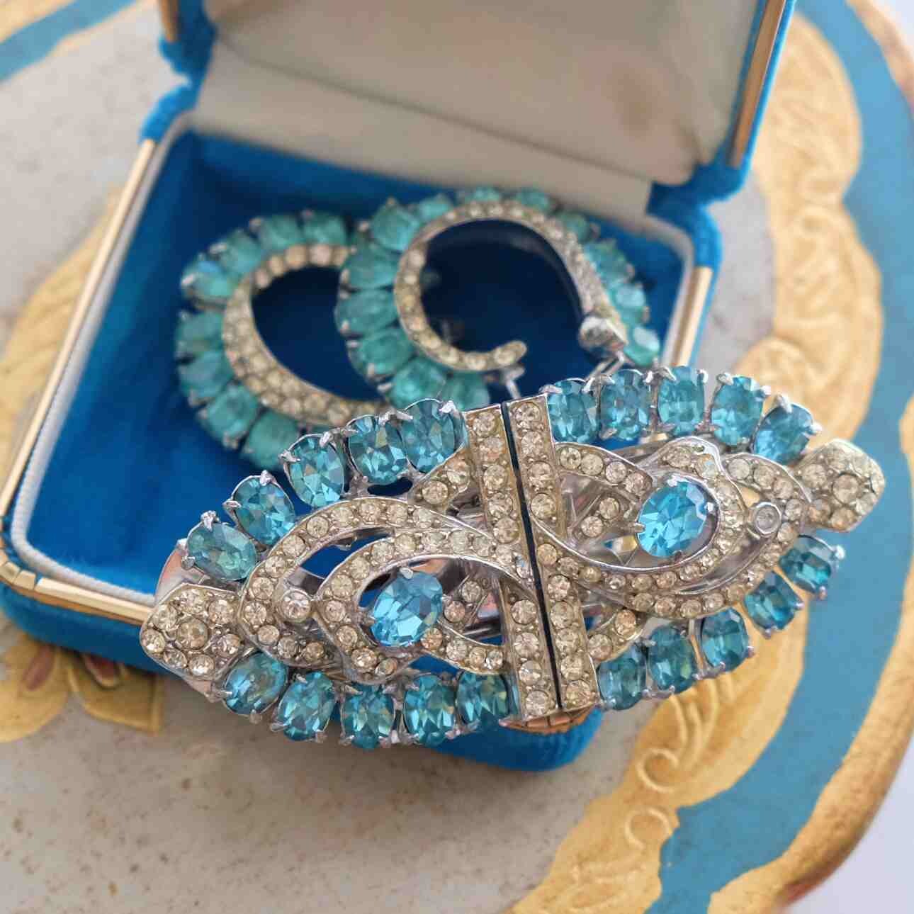Joseph Weisner N.Y. Blue Aqua Imitation Dress Clips and Earrings 1940’s