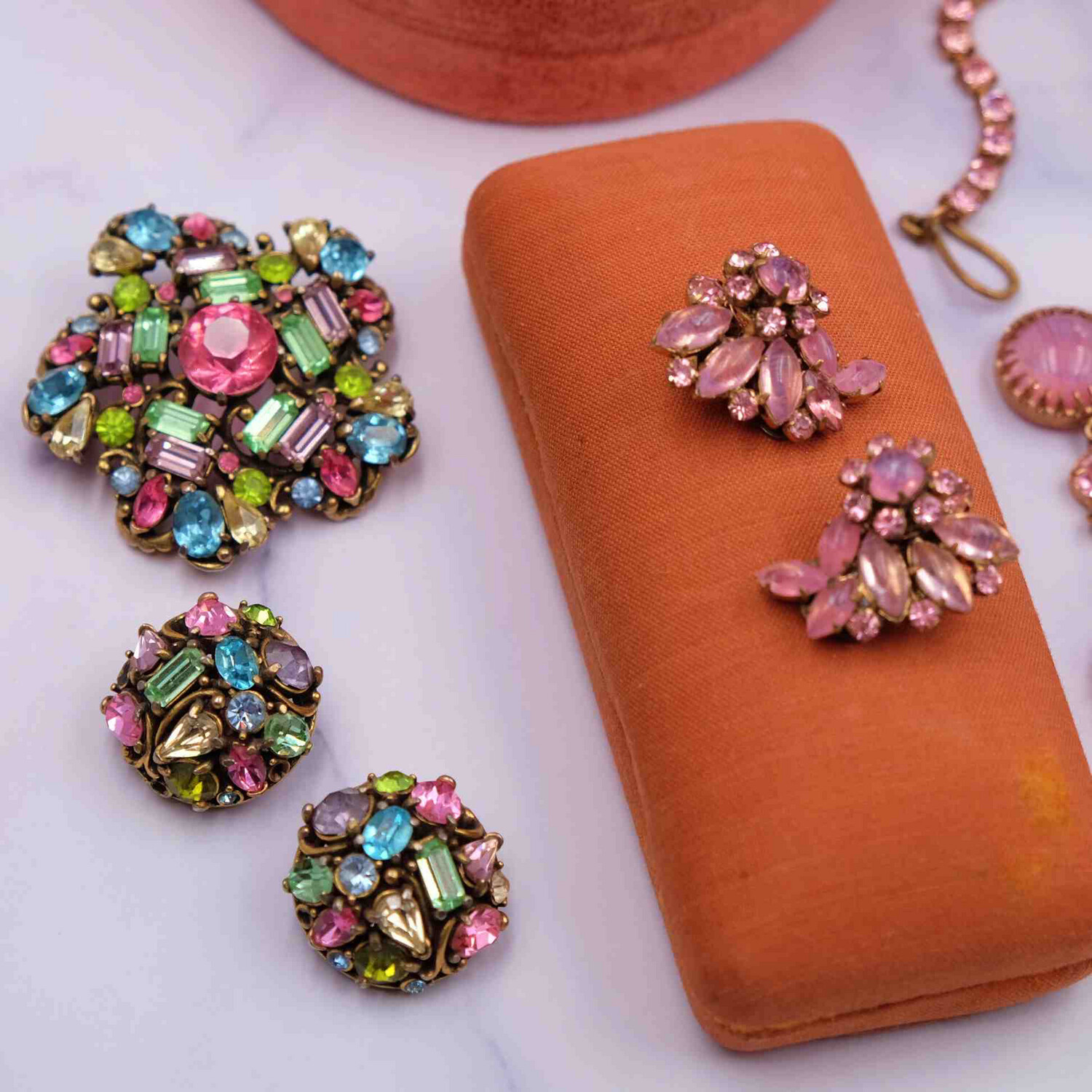 Vintage Hollycraft Multicolor Set Brooch and Earrings 1950s