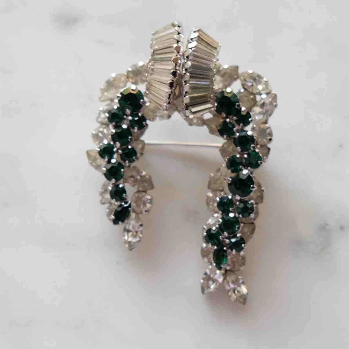 Vintage Green Crystals Unsigned Brooch 1950's