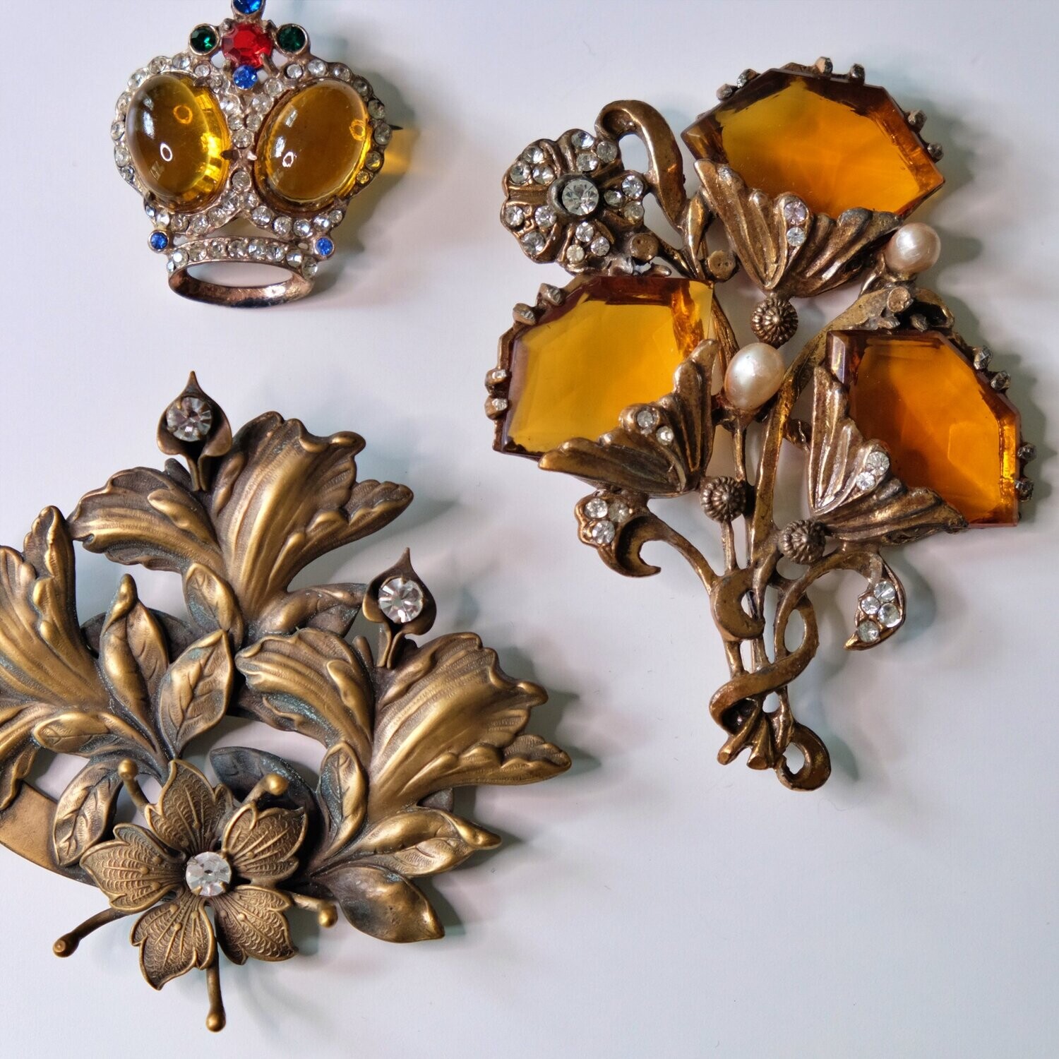 Amber Glass Cabochon Sterling Crown Pin 1940&#39;s