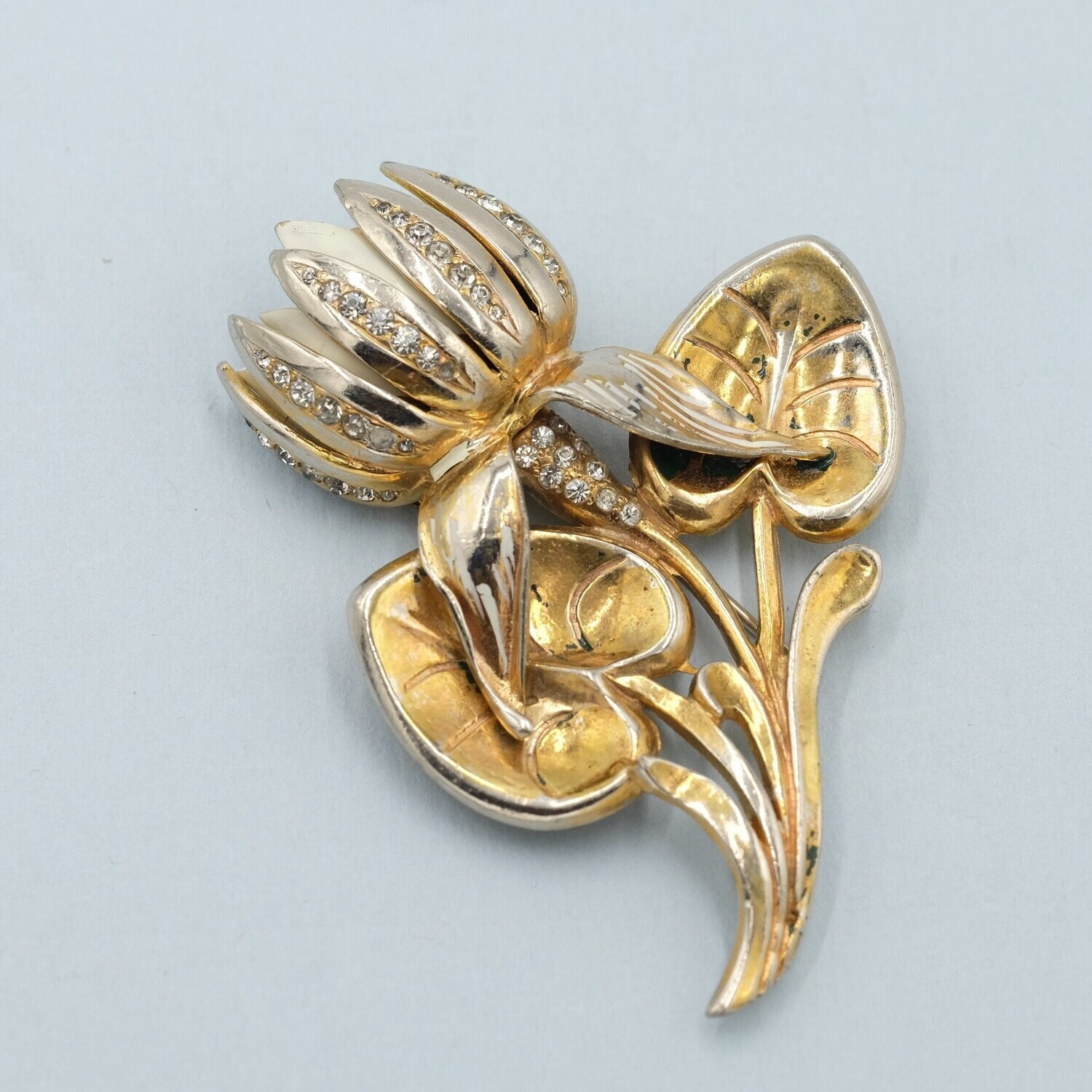 Deja Vintage Water Lilly Flower Pin 1939