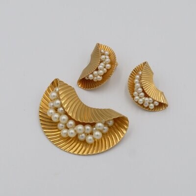 Napier Shell Brooch and Earrings set 1960's