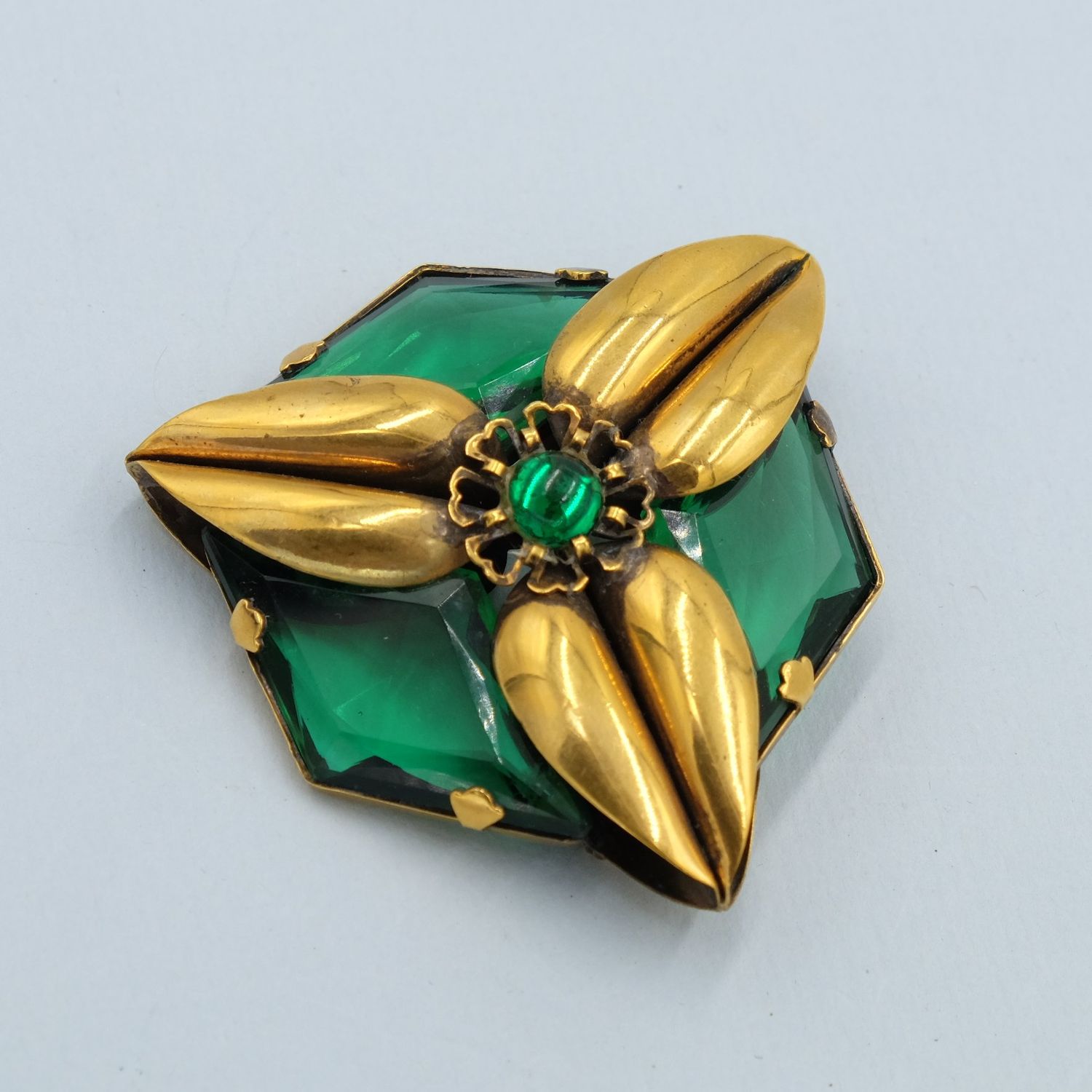 Kaywin Nov. N.Y. Green Glass Brooch 1940&#39;s