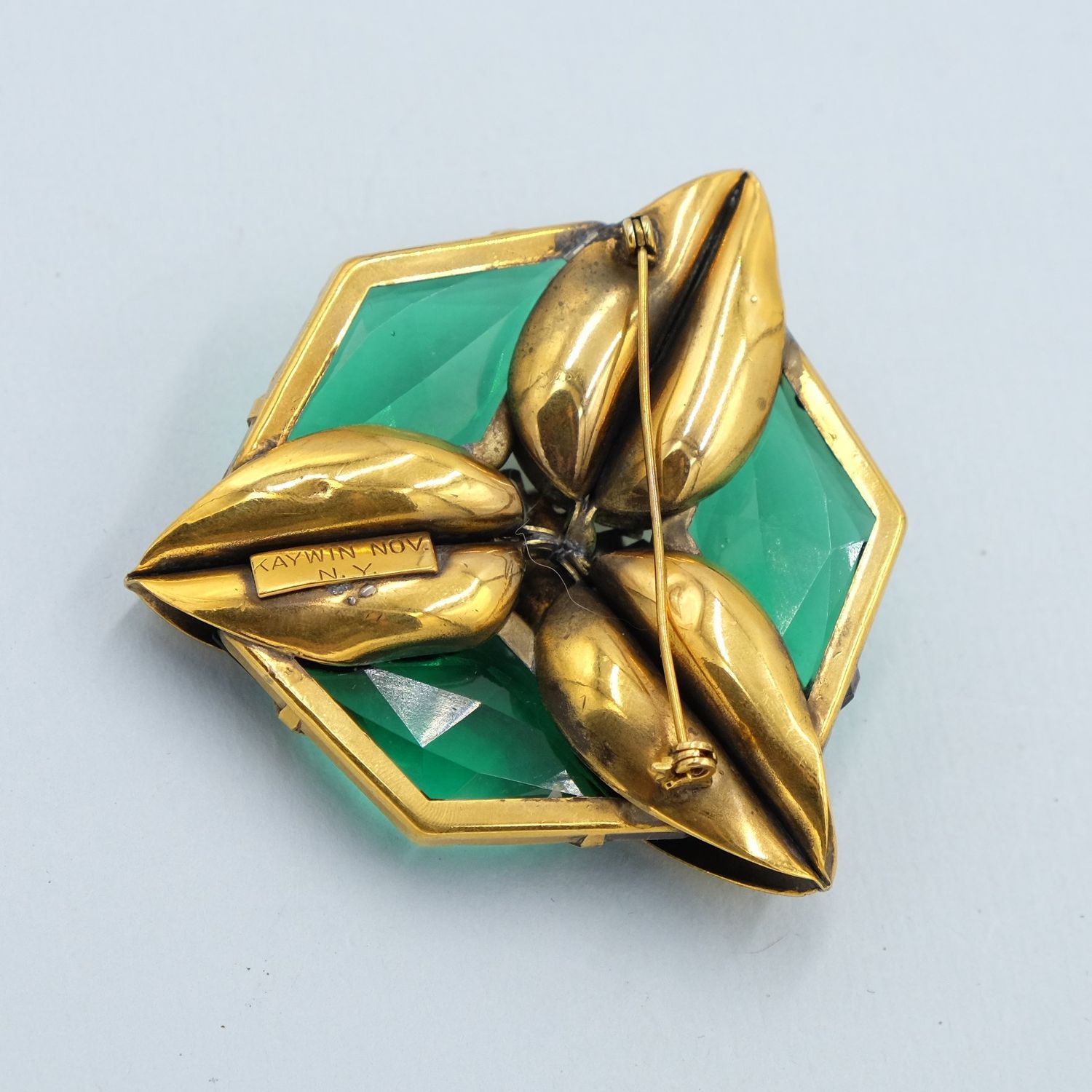 Kaywin Nov. N.Y. Green Glass Brooch 1940&#39;s