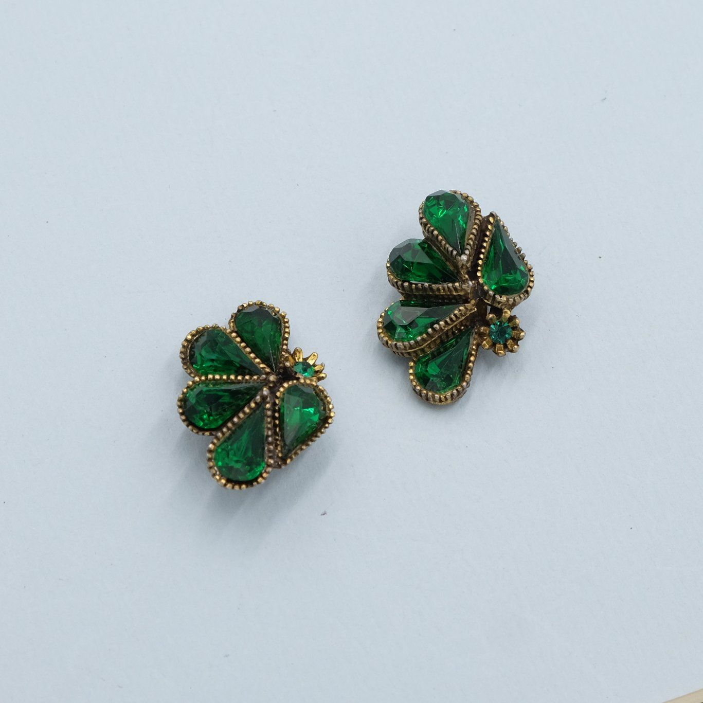 Midcentury Green Rhinestone Earrings Teardrop 1950&#39;s