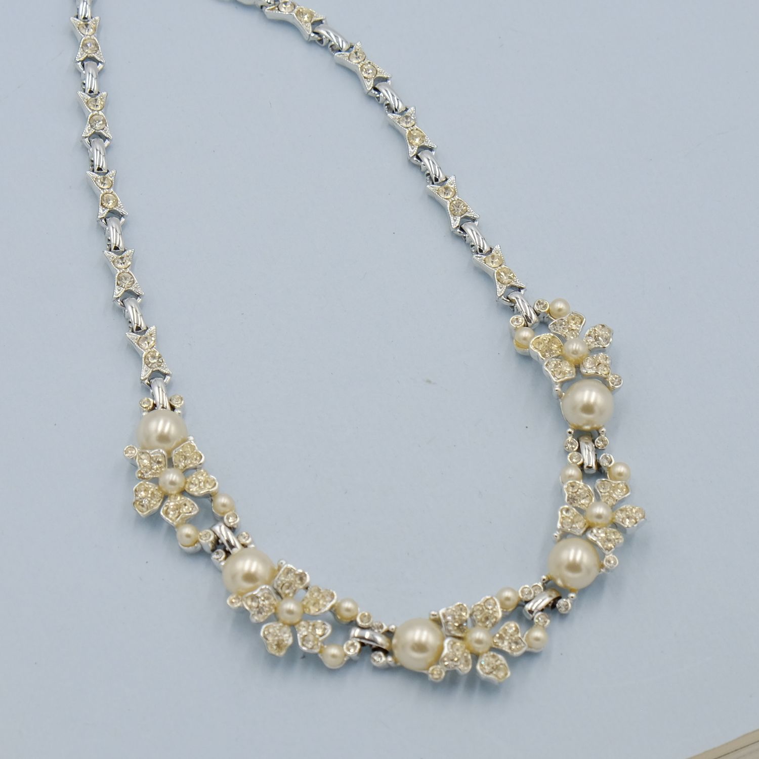 Kramer Flower and Faux Pearls Necklace 1950s