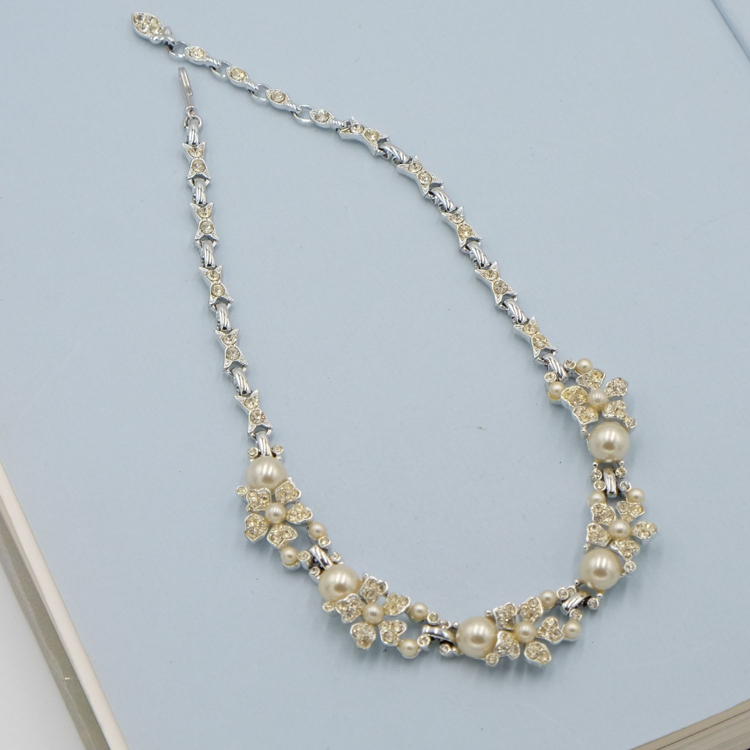 Kramer Flower and Faux Pearls Necklace 1950s