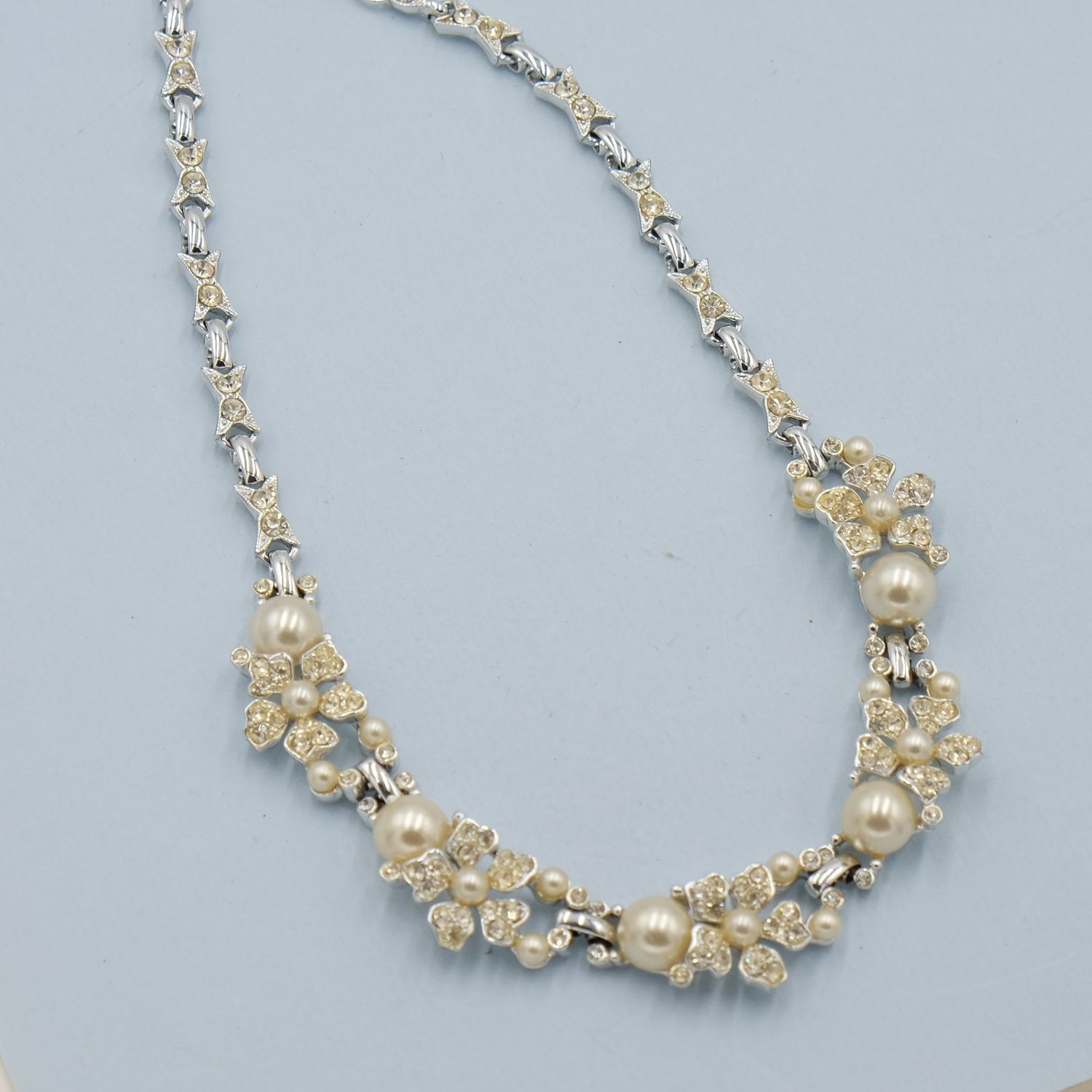 Kramer Flower and Faux Pearls Necklace 1950s