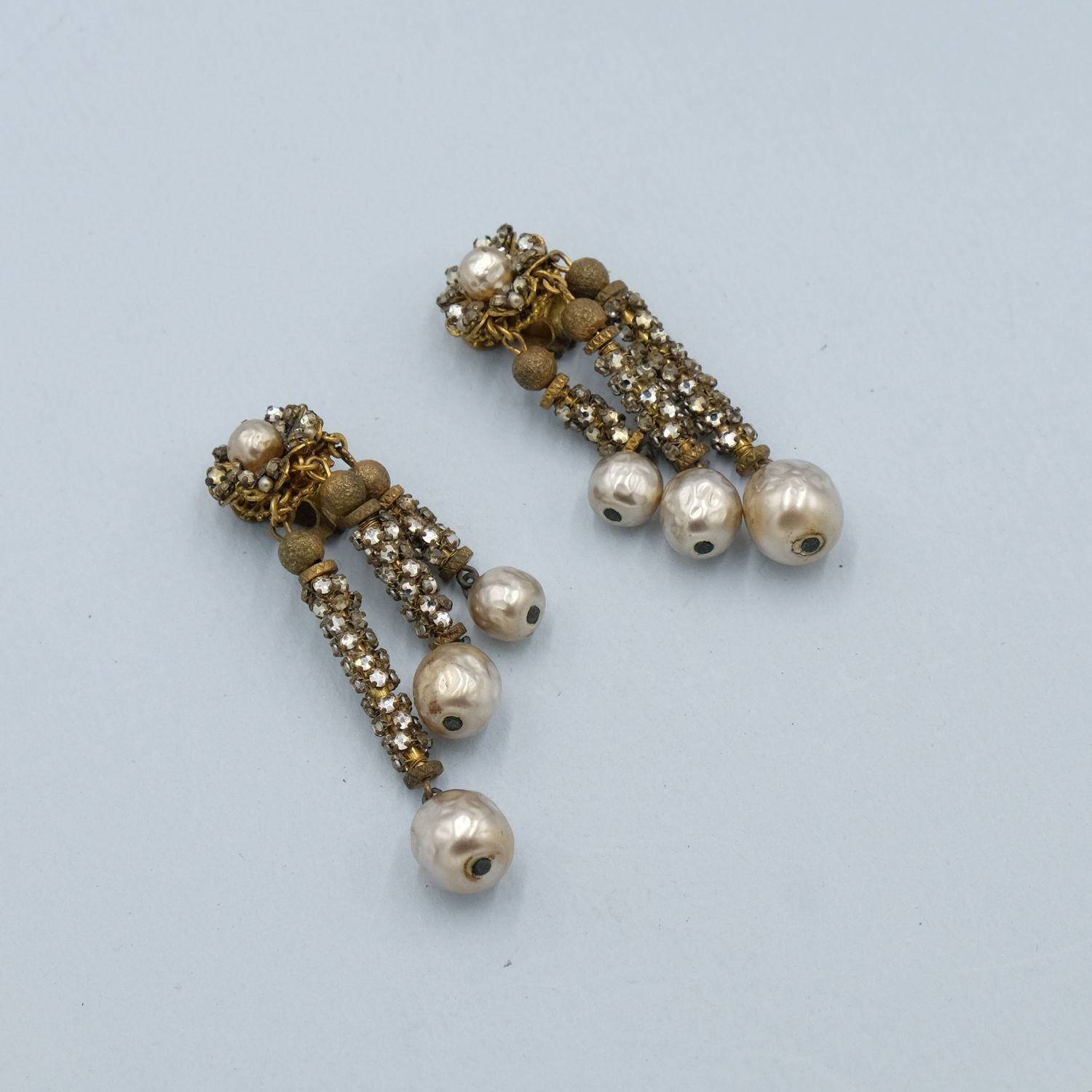 Haskell Graduate Length Rose mantle 3 dangle pearls 1950s