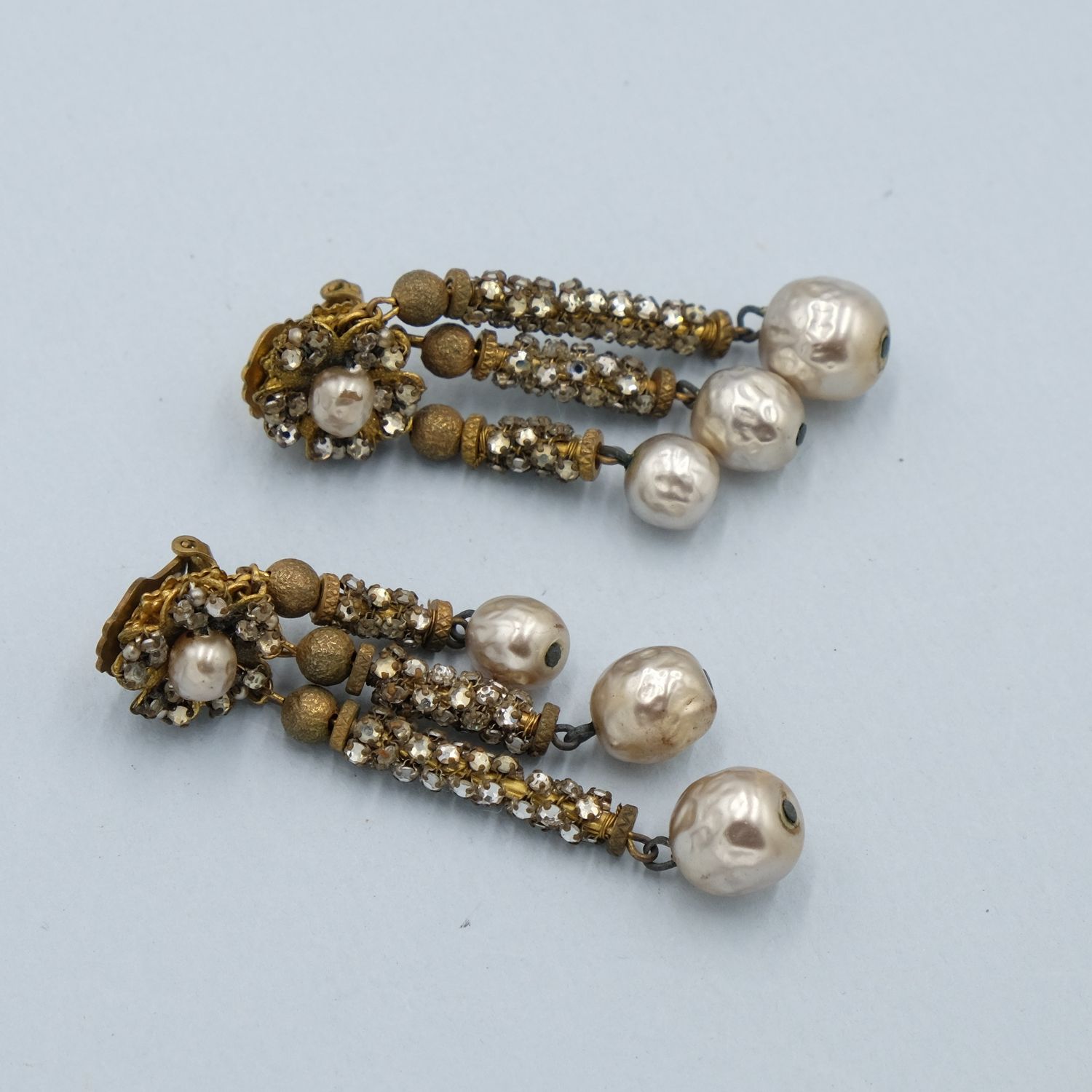 Haskell Graduate Length Rose mantle 3 dangle pearls 1950s
